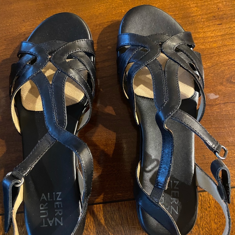 Naturalized Nella black leather Sandals